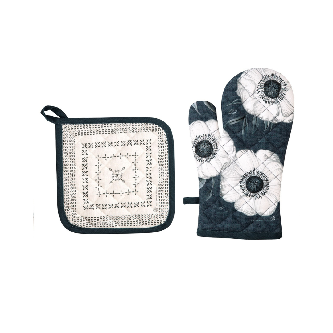 Holly Flower Oven Mitt and Pot Holder Set